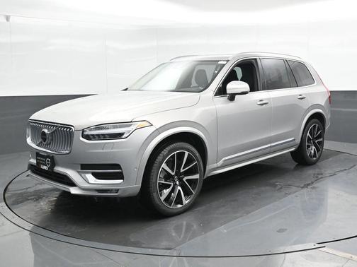 2024 Volvo XC90 B5 Plus Bright Theme