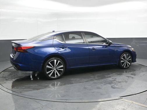 Deep Blue Pearl 2021 Nissan Altima 2.5 SR