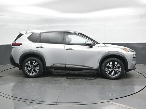Brilliant Silver Metallic 2022 Nissan Rogue SV