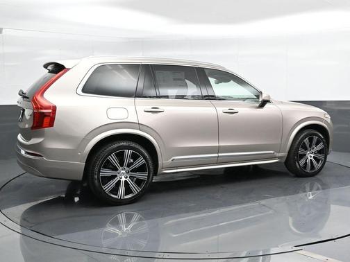 2025 Volvo XC90 B6 Ultra