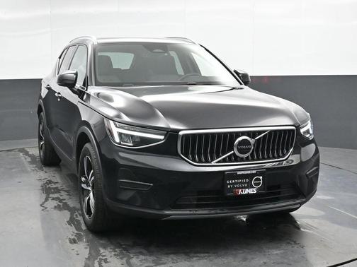2025 Volvo XC40 B5 Core Bright Theme