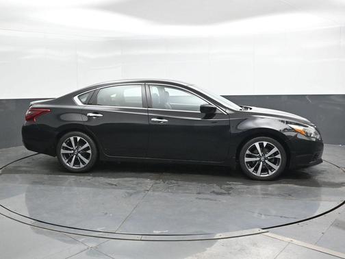 Black 2017 Nissan Altima 2.5 SR