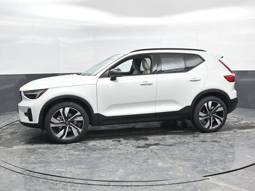 2026 Volvo XC40 B5 Ultra