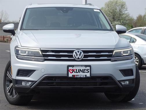 Photo 4 of 36 of 2018 Volkswagen Tiguan 2.0T SEL Premium