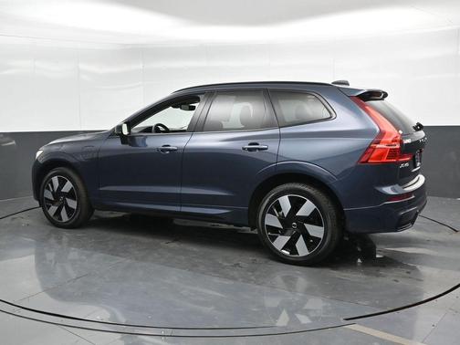 2025 Volvo XC60 Plug-In Hybrid T8 Plus