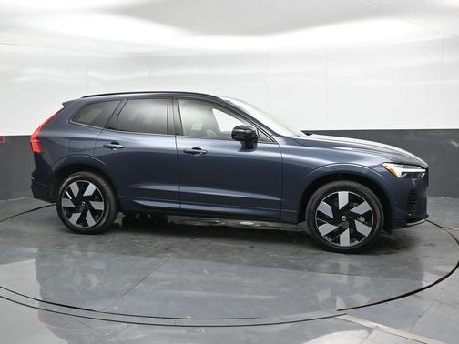 2025 Volvo XC60 Plug-In Hybrid T8 Plus