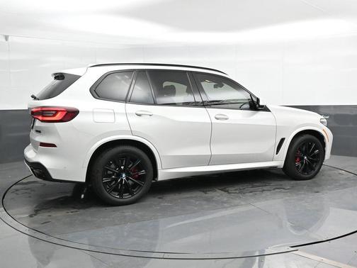 2021 BMW X5 M50i