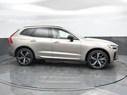 2025 Volvo XC60 B5 Ultra