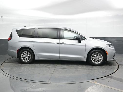 Silver Mist Clearcoat 2024 Chrysler Pacifica Touring-L