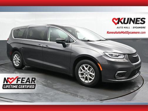 2023 Chrysler Pacifica Touring-L