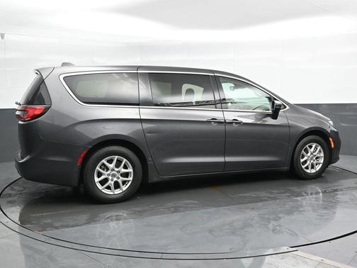 2023 Chrysler Pacifica Touring-L