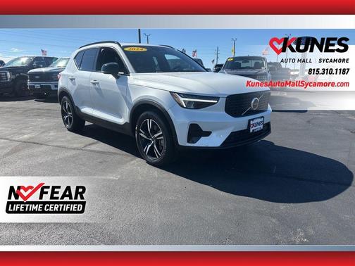 2024 Volvo XC40 B5 Core