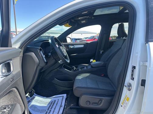 2024 Volvo XC40 B5 Core