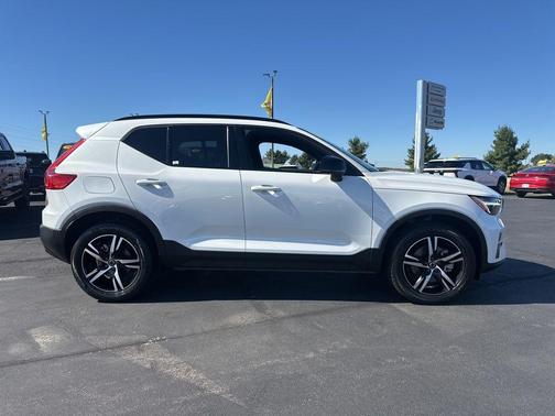 2024 Volvo XC40 B5 Core