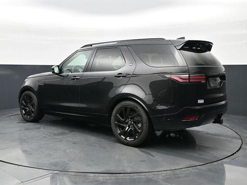 Santorini Black 2024 Land Rover Discovery P360 Dynamic SE