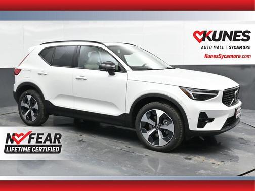 2025 Volvo XC40 B5 Plus Dark Theme