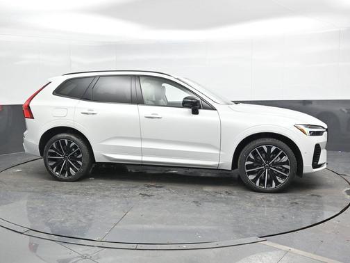 2026 Volvo XC60 Plug-In Hybrid T8 Ultra