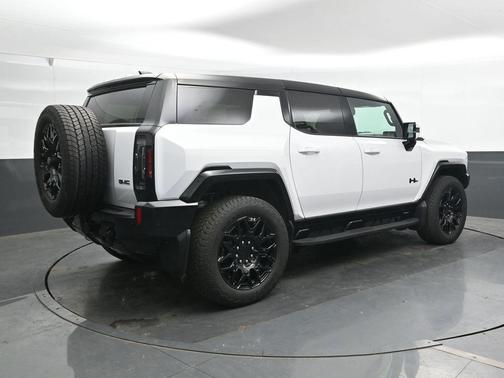 White 2025 GMC HUMMER EV SUV 3X