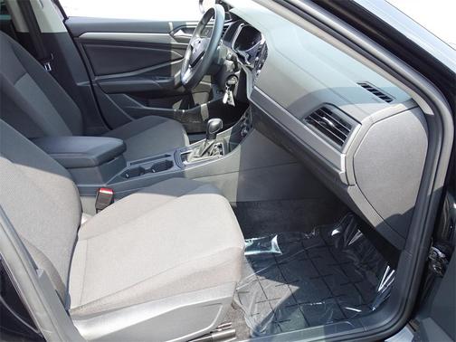 Photo 5 of 28 of 2019 Volkswagen Jetta 1.4T S
