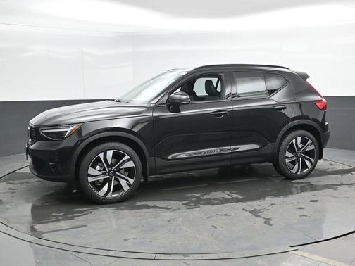 2026 Volvo XC40 B5 Plus