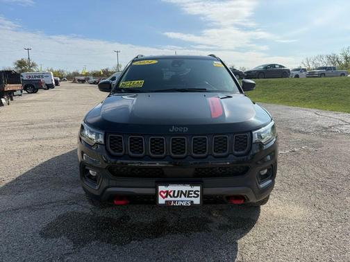 Diamond Black 2024 Jeep Compass Trailhawk