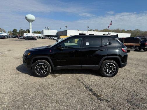 Diamond Black 2024 Jeep Compass Trailhawk