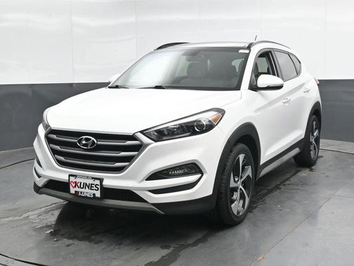 Winter White 2017 Hyundai TUCSON Value