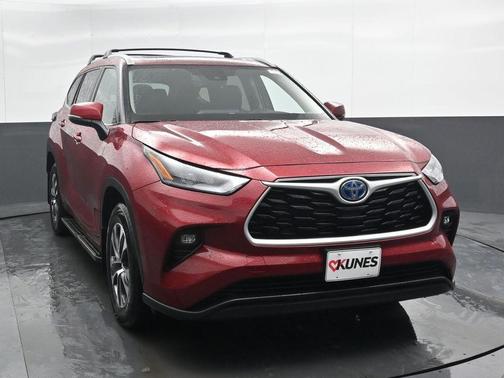 2024 Toyota Highlander Hybrid XLE
