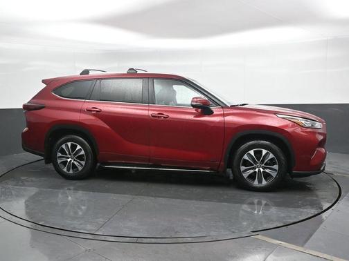 2024 Toyota Highlander Hybrid XLE