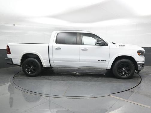 Bright White Clearcoat 2022 RAM 1500 Laramie