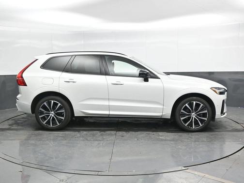 2024 Volvo XC60 B5 Plus Dark Theme