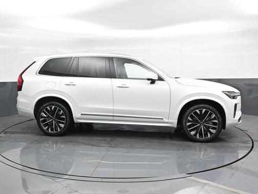 2025 Volvo XC90 B5 Plus 7-Seater