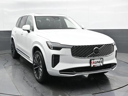 2025 Volvo XC90 B5 Plus 7-Seater