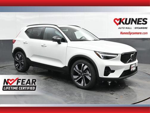 2025 Volvo XC40 B5 Plus Dark Theme