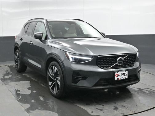 2026 Volvo XC40 B5 Ultra
