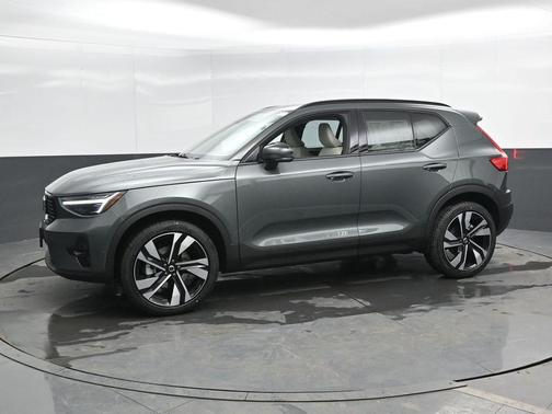 2026 Volvo XC40 B5 Ultra
