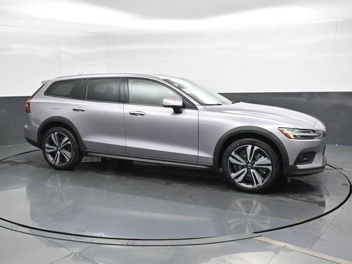 2026 Volvo V60 Cross Country B5 Plus