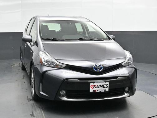2017 Toyota Prius v Five