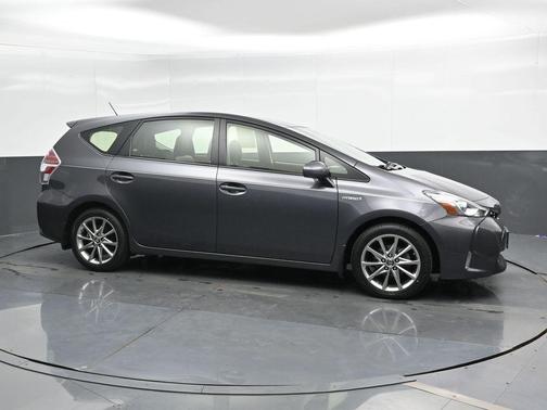 2017 Toyota Prius v Five