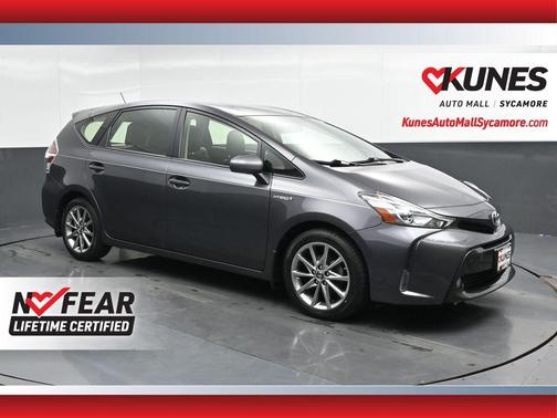2017 Toyota Prius v Five