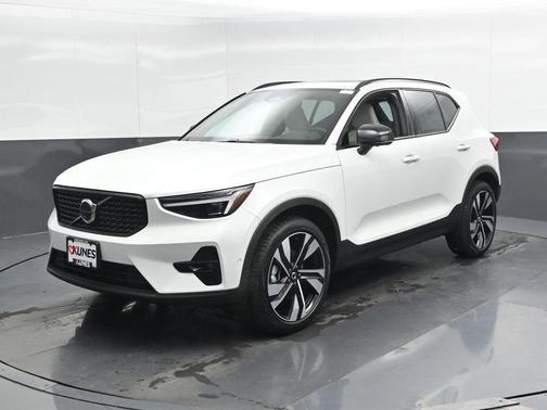 2026 Volvo XC40 B5 Ultra