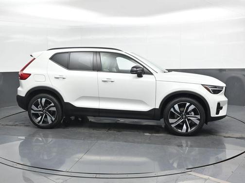 2026 Volvo XC40 B5 Ultra