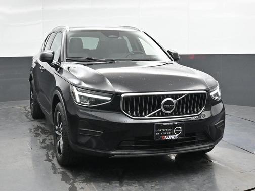 2025 Volvo XC40 B5 Core Bright Theme