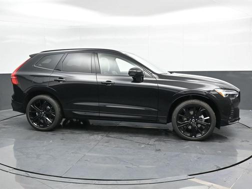 2025 Volvo XC60 B5 Ultra Black Edition