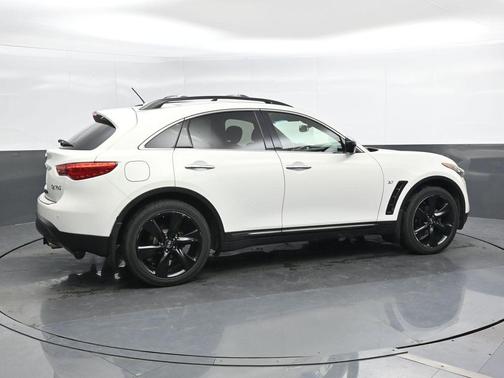 2016 INFINITI QX70 Base