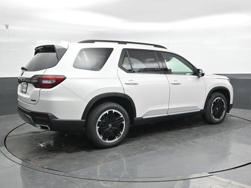 Platinum White Pearl 2026 Honda Pilot Touring S