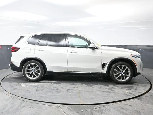 Alpine White 2025 BMW X5 PHEV xDrive50e