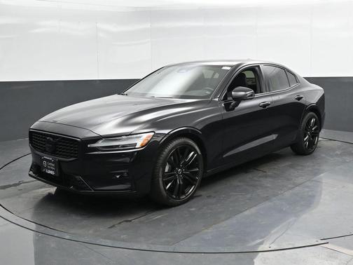 2024 Volvo S60 B5 Plus Black Edition