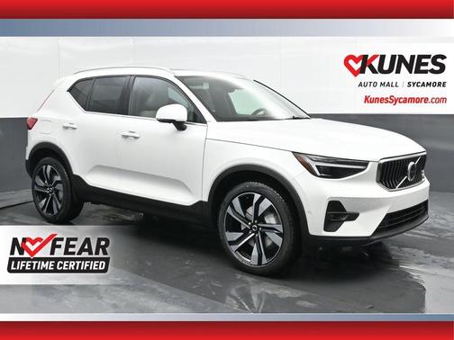 2025 Volvo XC40 B5 Plus Bright Theme