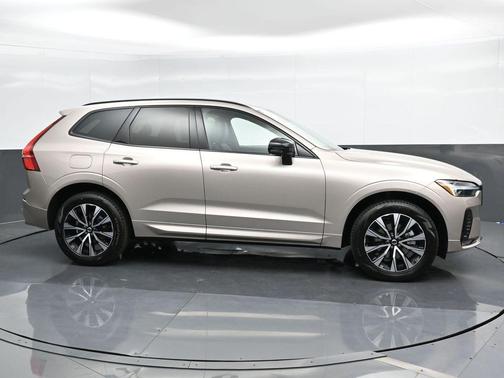 2025 Volvo XC60 B5 Core